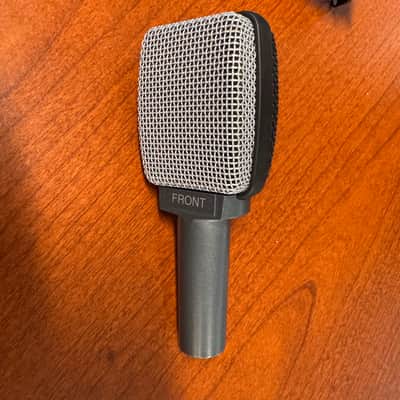 Sennheiser Sennheiser e609 Silver Dynamic Guitar Amp / Instrument Microphone w/ Pouch 2020 - Present - Silver/black image 4