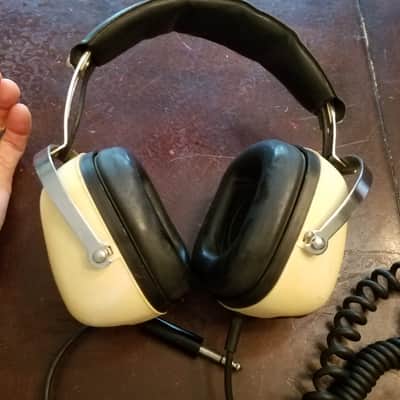 Sansui SS20 Heaphones Egg Over Ear Two-Way 1970s - Cream and black image 3