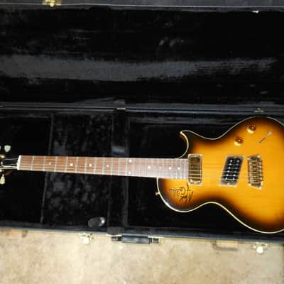1997 RARE Sunburst Gibson NITEHAWK- Limited Edition Signed by Mark Collie image 2