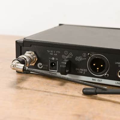 Shure SLX4 Wireless Receiver - L4 Band: 638-662 MHz (NO POWER SUPPLY) CG013EB image 7
