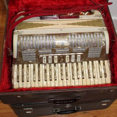 Noble Piano Accordion, 41/120, LMH, 7 registers, Made in Italy, in excellent playing condition and very good cosmetic condition image 15