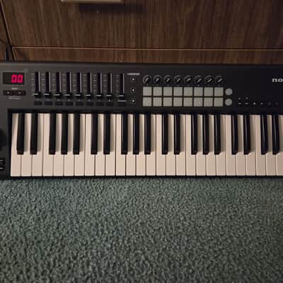 Novation Launchkey 49 MKI MIDI Keyboard Controller 2013 - 2015 - Black