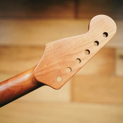 Stratocaster Neck – Roasted Maple | 22 Stainless Steel Frets | Nitro Satin Finish | Bone Nut image 3