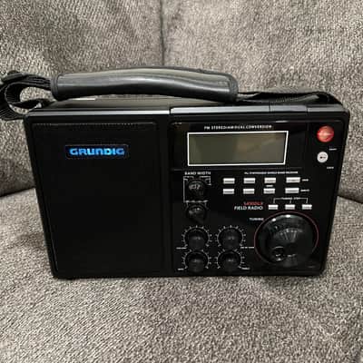 Grundig S450DLX Field Radio image 1