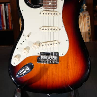 2017 Fender American Professional Left-Handed Stratocaster 3-Color Sunburst Mint imagen 1