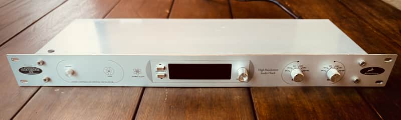 Antelope AudiAntelope Audio Isochrone OCX Master Clock Generator (Mint)o Isochrone OCX  2015 - Aluminum image 1