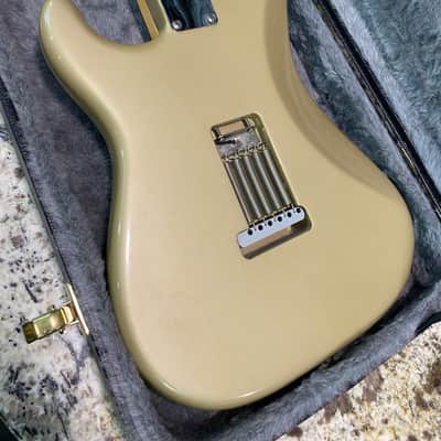 Video! Fender John Mayer Signature Stratocaster - Shoreline Gold w/ Maroon Racing Stripe image 9