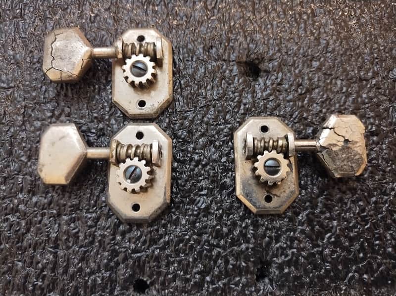 Vintage 1930's Kluson Guitar Tuner - 3/Side - Bass or Treble Side - One Tuner image 1