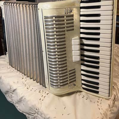 Accordion Carelli Devera - White image 2