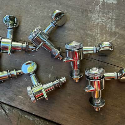 Reverend 6 In Line Locking Tuners, pin-lock image 3