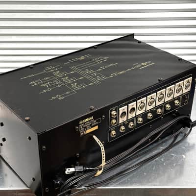 Yamaha M406 Professional Mixer image 4