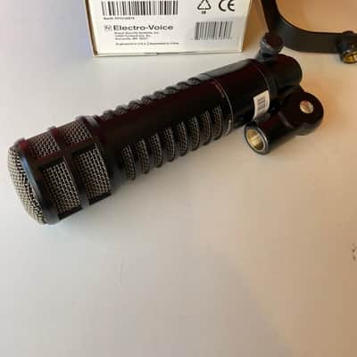 Electro-Voice RE320 with shock mount image 3
