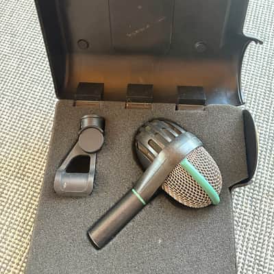 AKG D112 Large-Diaphragm Dynamic Kick Drum Microphone image 1
