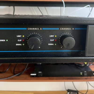 Yorkville SR300 reference series power amplifier In Good Condition image 1