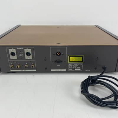 Sony - CDP-X77ES - Semi-Pro CD Player - Inc. Original Remote - Champagne image 8