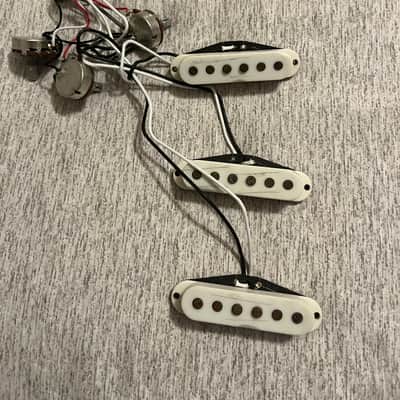 Slick 65 Stratocaster Pickups complete Harness no Solder image 1