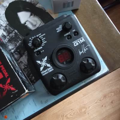 Discontinued & rare : Zoom G1M Micheal Ammott signature edition image 2