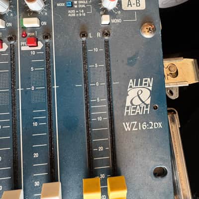 Allen & Heath MixWizard WZ 16:2DX 16-Input Mixer with Dual Digital Effects 1999 - 2003 - Blue imagen 3