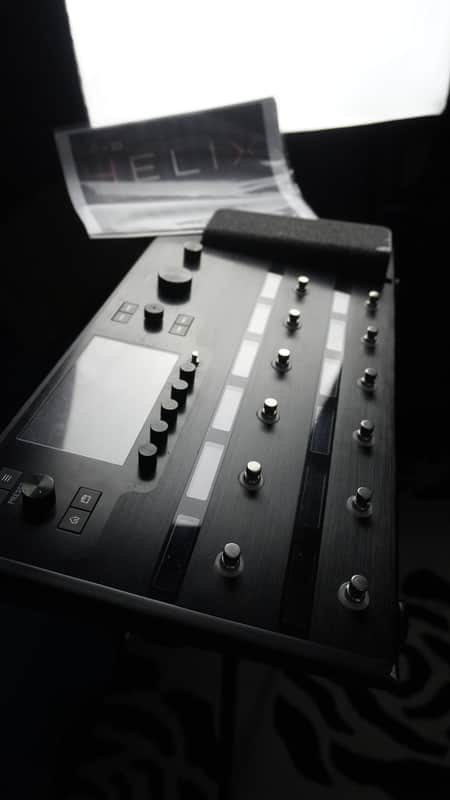 Line 6 Helix Floor Multi-Effect and Amp Modeler image 1