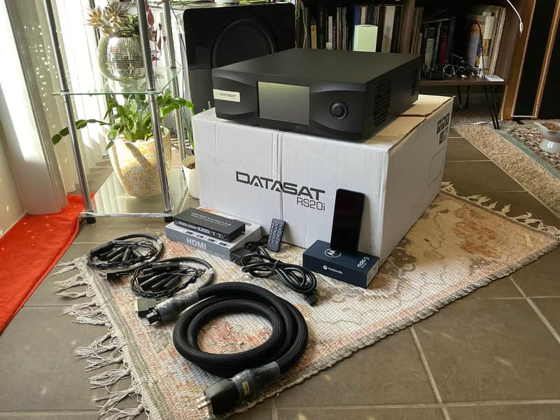 DATASAT RS20i Reference HT Processor With Dolby Atmos & lots of Extras in Mint!