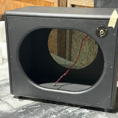 VBoutique USA VCube Unloaded Oval Back 1 x 12 Ext. Cabinet 1 Remaining image 3