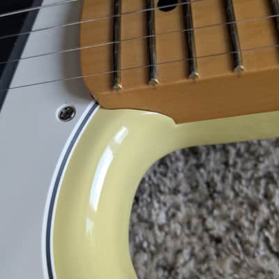 Fender Player II Mustang 2024 - Present - Hialeah Yellow image 11