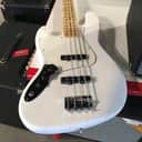 Player Jazz Bass Left-Handed, Maple Fingerboard, Polar White