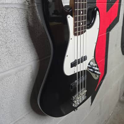 Fender Standard Jazz Bass with Rosewood Fretboard 1999- Bartolini Pick Ups- Black image 3