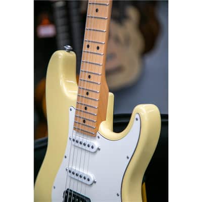 SUHR Classic S Antique HSS Maple Vintage yellow image 7