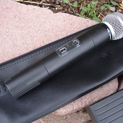 Shure T2 SM58 Wireless w/ T4-V Receiver Nice image 2