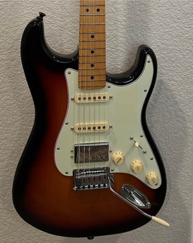 Fender Player plus II 2022 - Sunburst body image 1