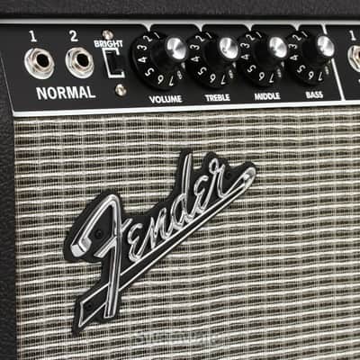 Fender '65 Twin Reverb 2x12-inch 85-watt Tube Combo Amp (65TwinRevd5) image 2