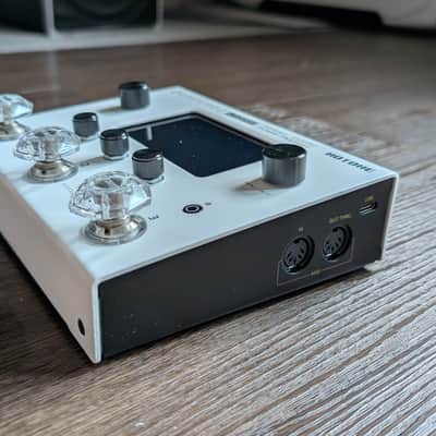 Hotone MP-300 Ampero II Stomp Amp Modeler / Effects Processor 2021 - Present - White image 6
