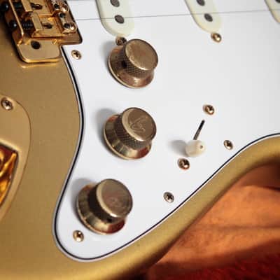 Fender Stratocaster Collectors Edition 1982 - GOLD | Reverb