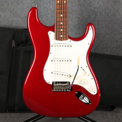 Fender Classic Player 60s Stratocaster - Candy Apple Red - 2nd Hand imagen 1