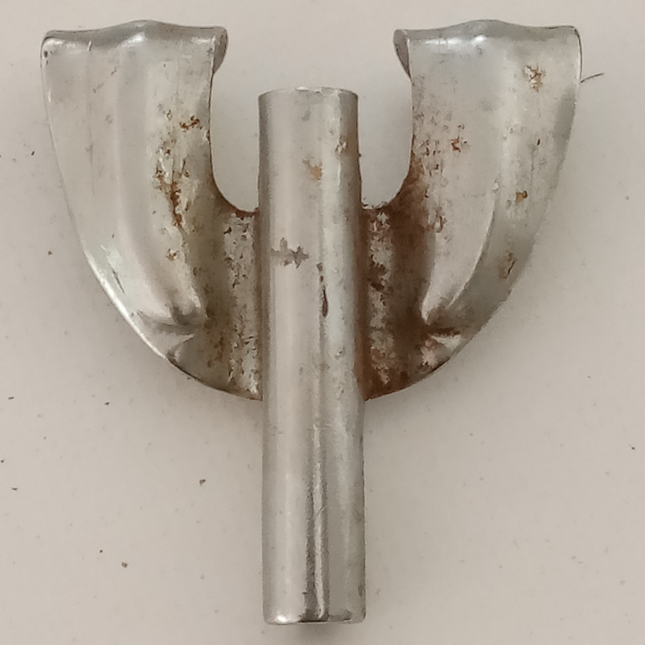 Rogers 1x Bass Drum Tension-Rod Claw Holiday Cleveland Vintage60s Chrome Bow-Tie — main photograph