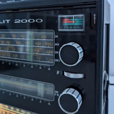 Grundig Satellit 2000 Transistor Radio (1973-75) - Serviced - 110V/220V & Battery Operated - World Receiver image 6