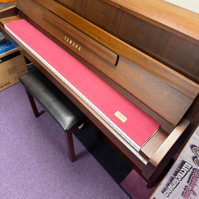 Yamaha E110N Upright Piano c1996-1998 - Mahogany Bild 2
