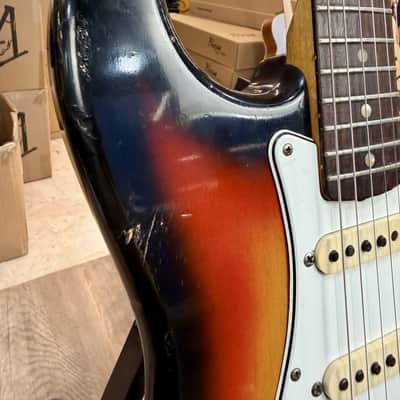 Fender STRATOCASTER SUNBURST 1965 image 4