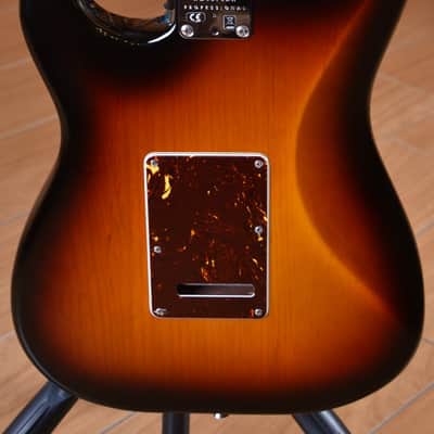 Fender Stratocaster American Professional II 3 Tone Sunburst - Upgrade: Meccaniche autobloccanti, Pickup Noiseless - image 18
