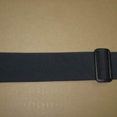 very lightly used Lock-It LIS-001-P2-BLK POLY PRO SERIES Black 2" guitar strap (2" wide, black polypropylene material, patented and brilliant Lock-It strap locking system, leather ends) straps, extend to an extra long 62" in max length image 17