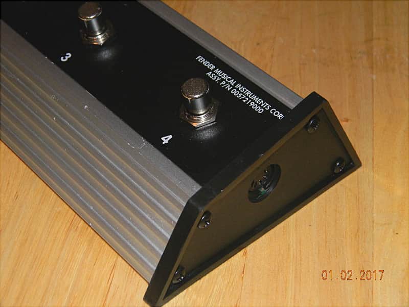 【最終値下げ】Fender Cyber Twin 動作品 フットスイッチ・純正カバー付き FENDER CYBER FOOT SWITCH CONTROLLER DELUXE/ TWIN W/ MIDI CABLE