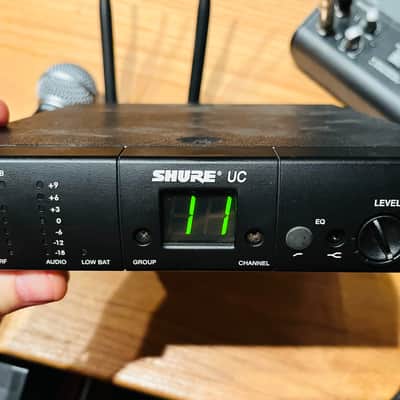 Shure UC4-UA Wireless Microphone Receiver 782 to 806 MHz with Shure SM58 Microphone image 1