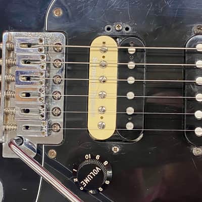 Fender Special Edition Standard Stratocaster HSS 2015 - Black w/ Duncan Pearly Gates image 4