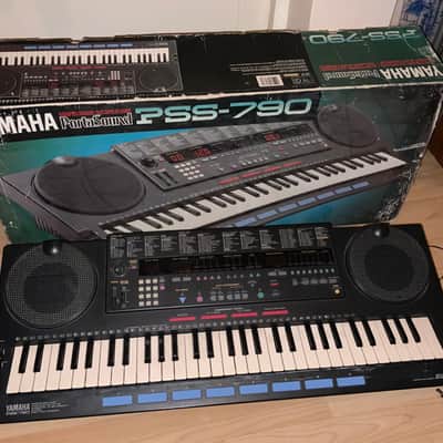 Yamaha PSS-790 PortaSound AWM based synthesizer 80's rare!