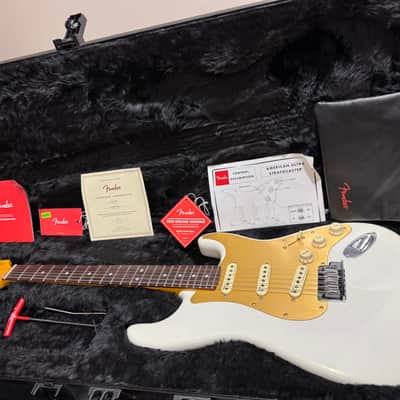 Fender American Ultra Stratocaster with Rosewood Fretboard 2019 - 2025 - Arctic Pearl image 2