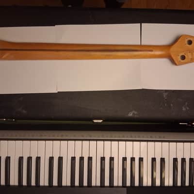 Music Man Saber/Stingray 1976-1988 - Nitrocellous image 2