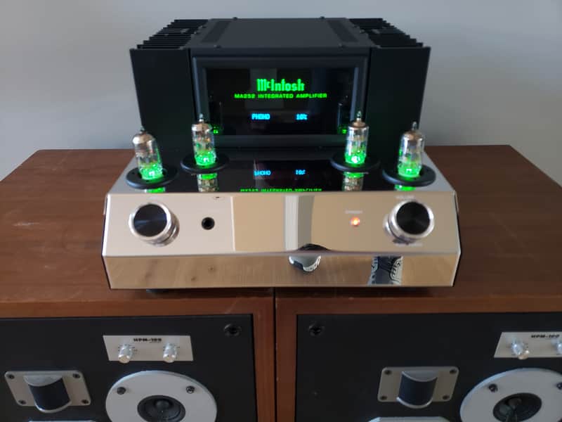 McIntosh MA252 200-Watt Stereo Hybrid Drive Integrated Amplifier image 1