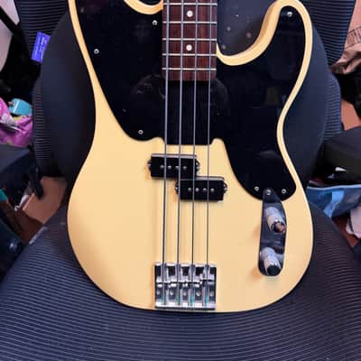 Fender Mike Dirnt Artist Series Signature Precision Bass 2004