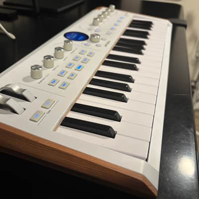 Arturia AstroLab 37-Key Stage Keyboard 2025 - Present - White image 5
